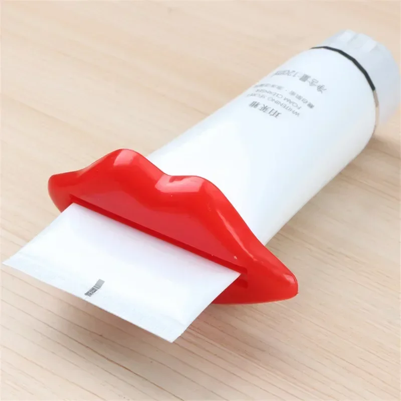 1Pcs Top Sale Sexy Hot Lip Kiss Bathroom Tube Dispenser Toothpaste Cream Squeezer Home Tube Rolling Holder Squeezer Random Color