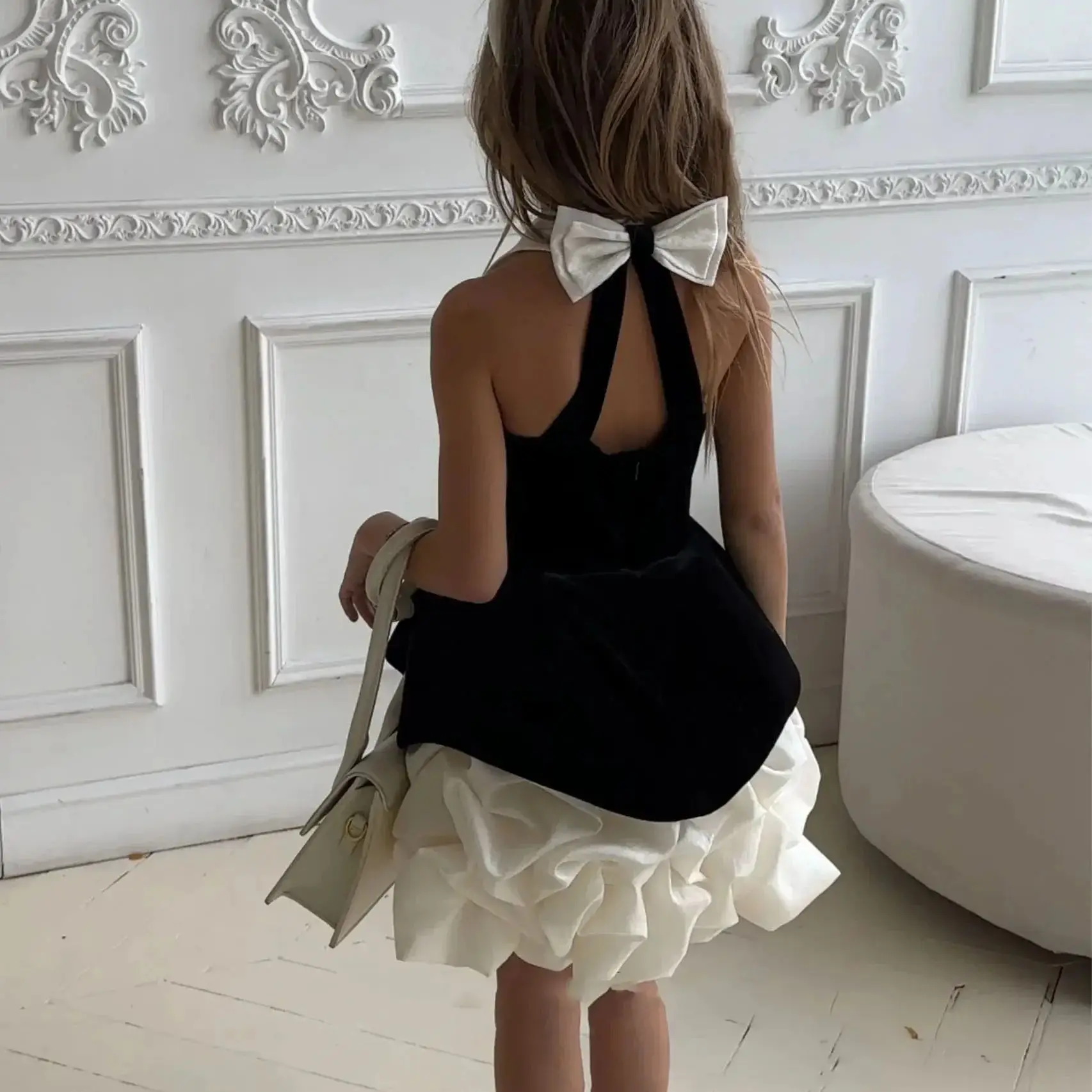 

Puffy Flower Girl Dress Off Shoulder Black Bow White A-Line Dress For Kids Cute Ruffles First Communion Birthday Party Gown