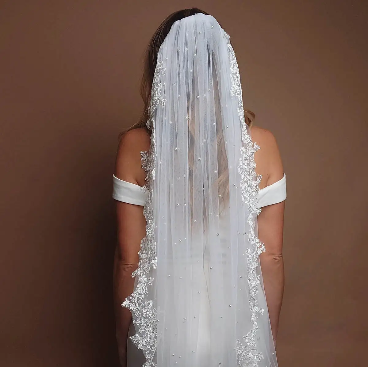 Elegant Wedding Veil Pearls Appliques Short Bridal Veil with Comb Special Cut Veil White Ivory Wedding Accessories