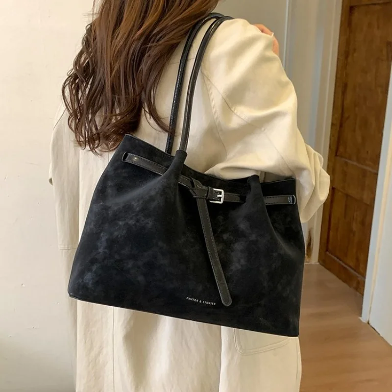 

High-End Ladies Tote Bag Made Of Fine Leather Featuring High-End Famous Commuter Daily Modern Look​