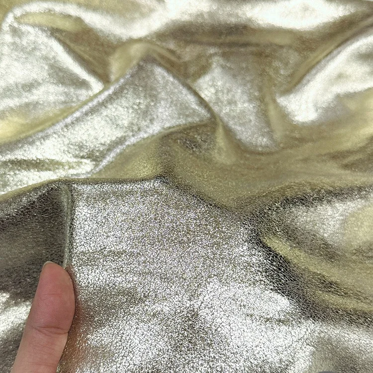 

Золотой, серебряный, металлический блеск, мягкая трикотажная замшевая ткань с горячим тиснением, швейная юбка, куртка, фон для выступления на сцене, ткань