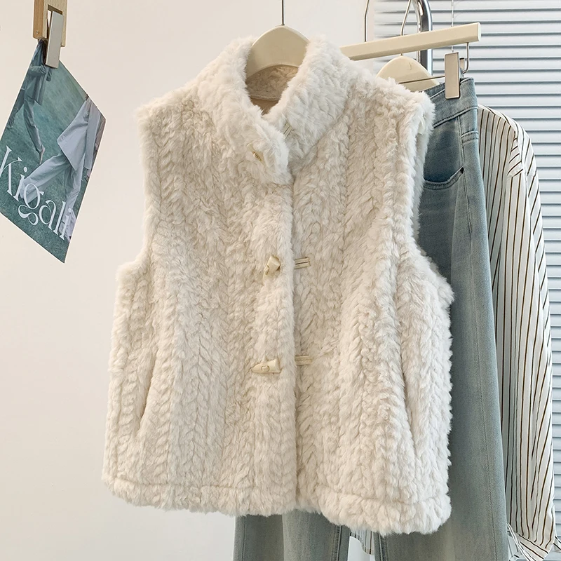 Lightweight Warmth Faux Fur Vest Loose Fit Sleeveless Embossed Flower Mermaid Style Outerwear for Women plus Size Shoulder Coat