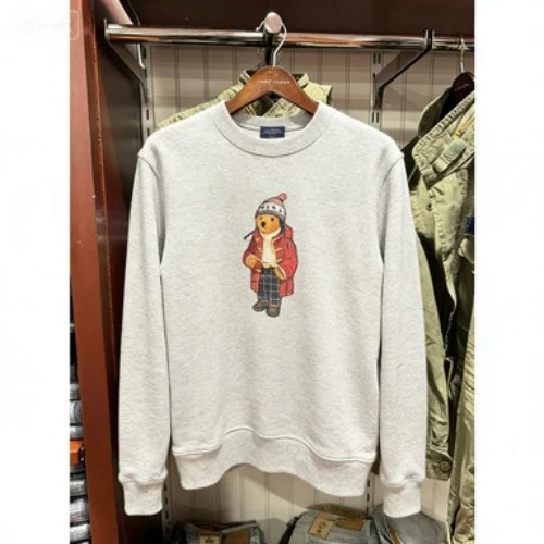 The new autumn and winter sweatshirts and hoodies feature flowing and laid-back printed patterns. This is a unisex base