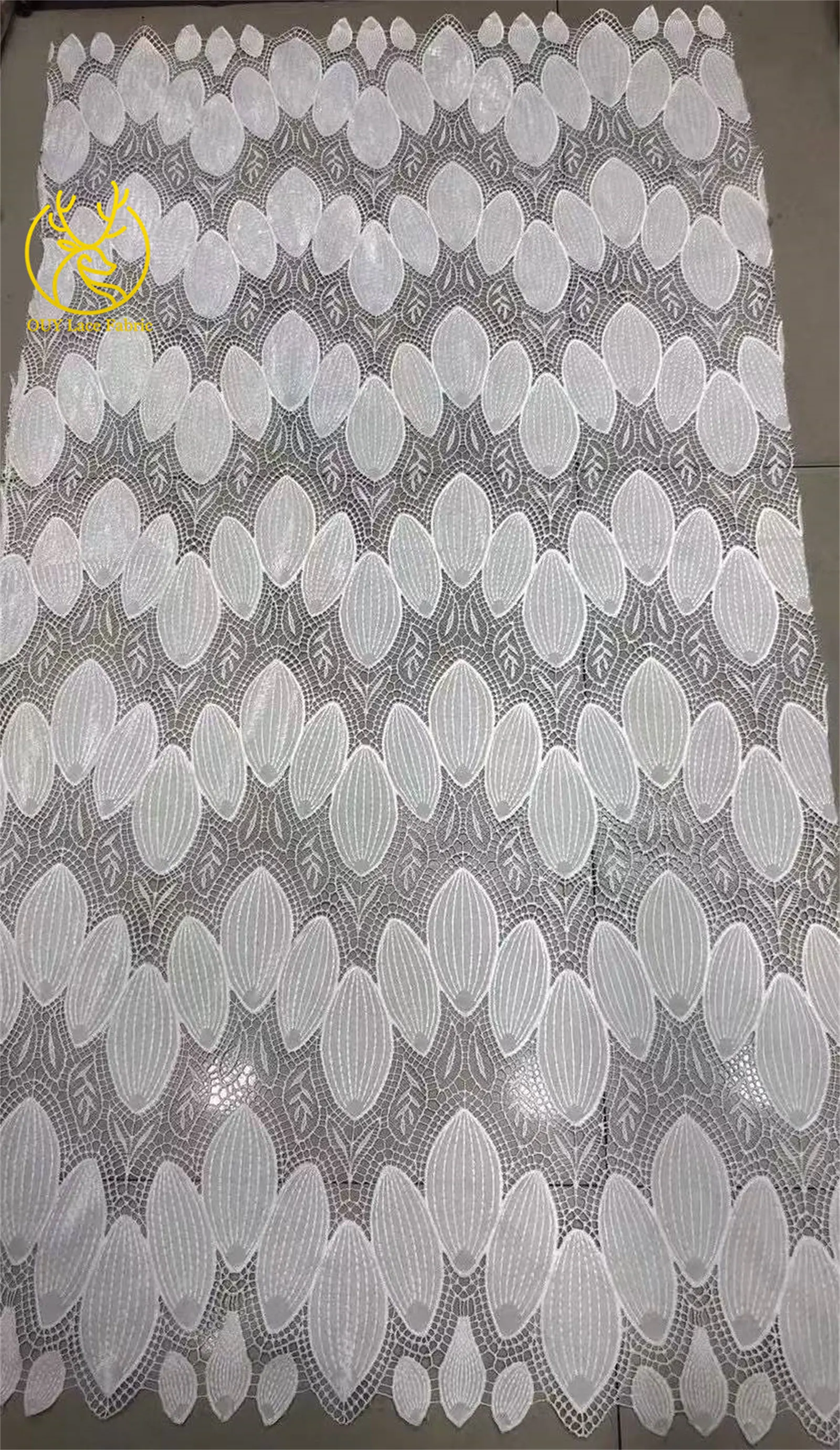 2025年最新モデル、売れ筋商品！上質なソフト刺繍ベルベットレース生地、パーティーやイブニングドレスに最適。