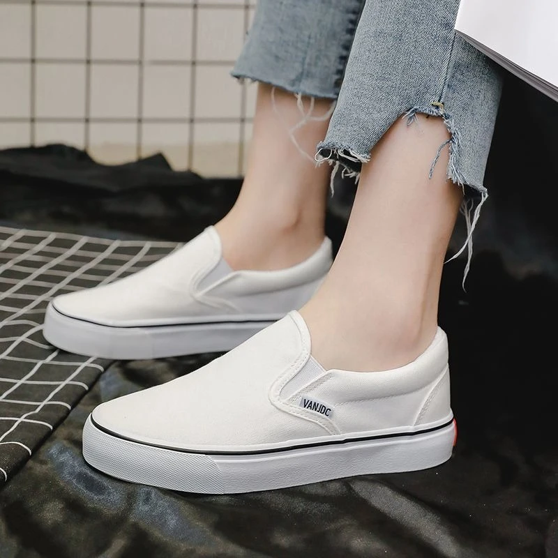 2026 Spring Slip-On Canvas Sneakers for Men & Women Versatile White Shoes Korean Style Couple Student Casual Skate Footwear