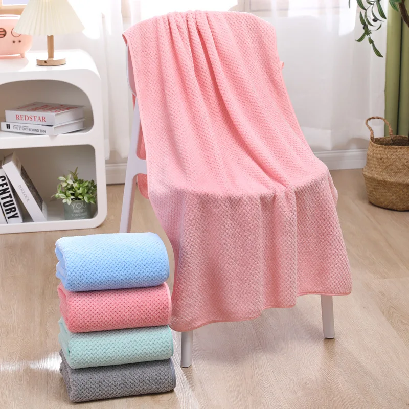 100% Polyester Warp-Knitted Coral Fleece Pineapple-Check Towel Bath Towel—Soft Highly Absorbent,with TikTok Embroidered