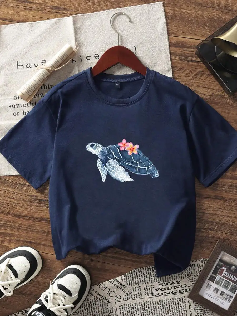 2026 New Arrival Women Summer Minimalist Ins Style Sea Turtle Graphic Print T-Shirt Casual Round Neck Short Sleeve Versatile Holiday Beach Vacation Basic Top T-Shirt