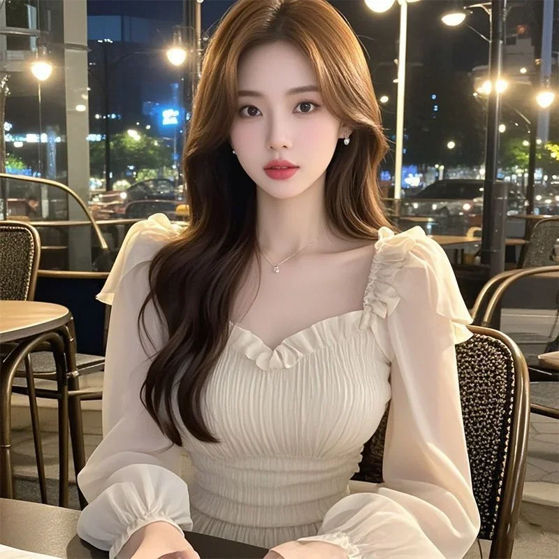 

Women in Early Autumn New Slim Short Top Apricot Square Collar Long-sleeved Shirt