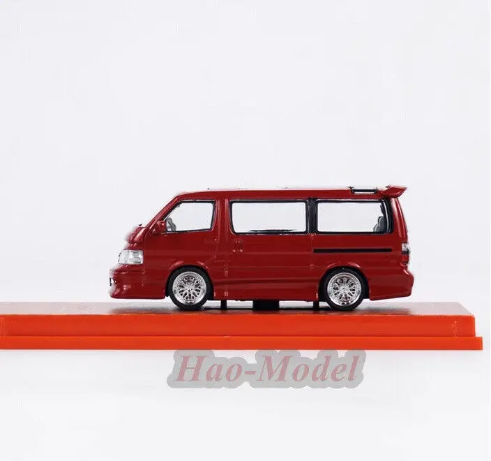 Tarmac Works 1/64 dla Toyota Hiace Wagon Model samochodu aluminiowe zabawki symulacyjne samochodu chłopcy prezenty urodzinowe Hobby wyświetlacz ozdoby czerwony