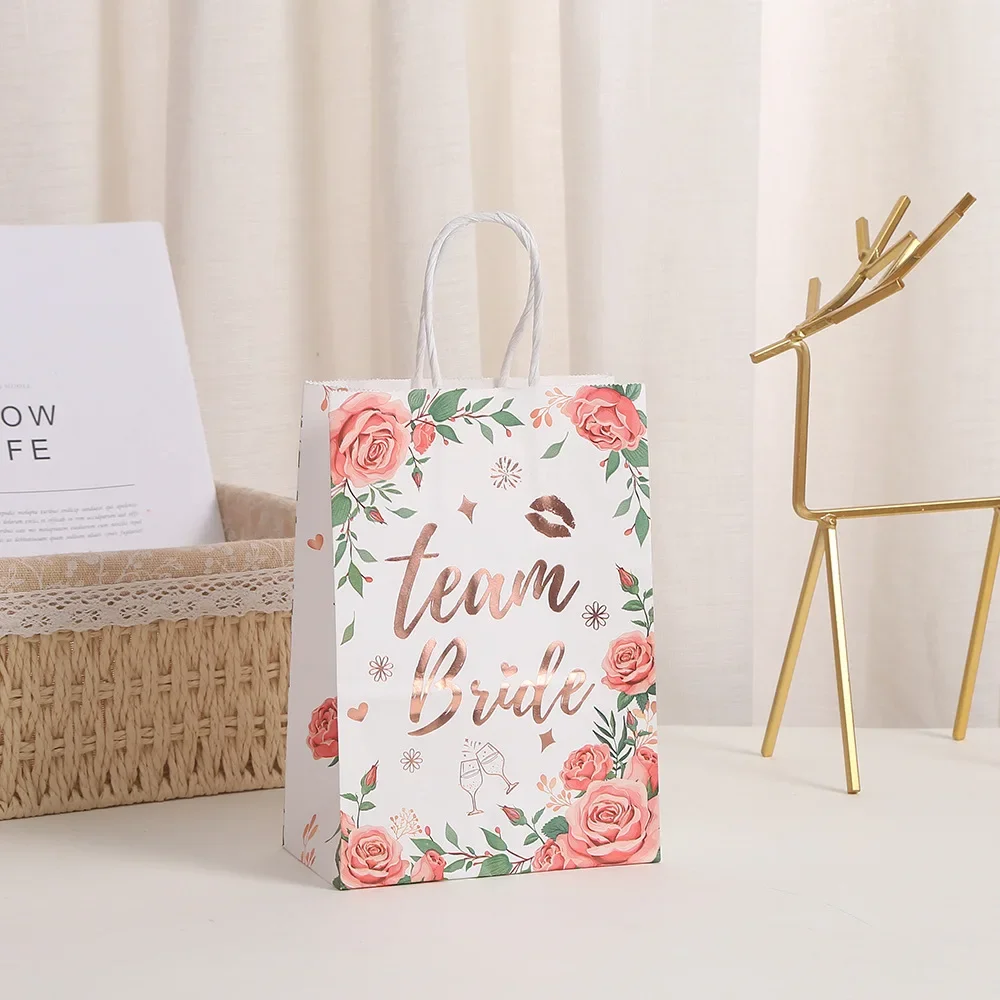 Bolsa de papel Kraft con estampado Floral para decoración de despedida de soltera, bolsa de regalo para novia, equipo bronceador, 6 piezas