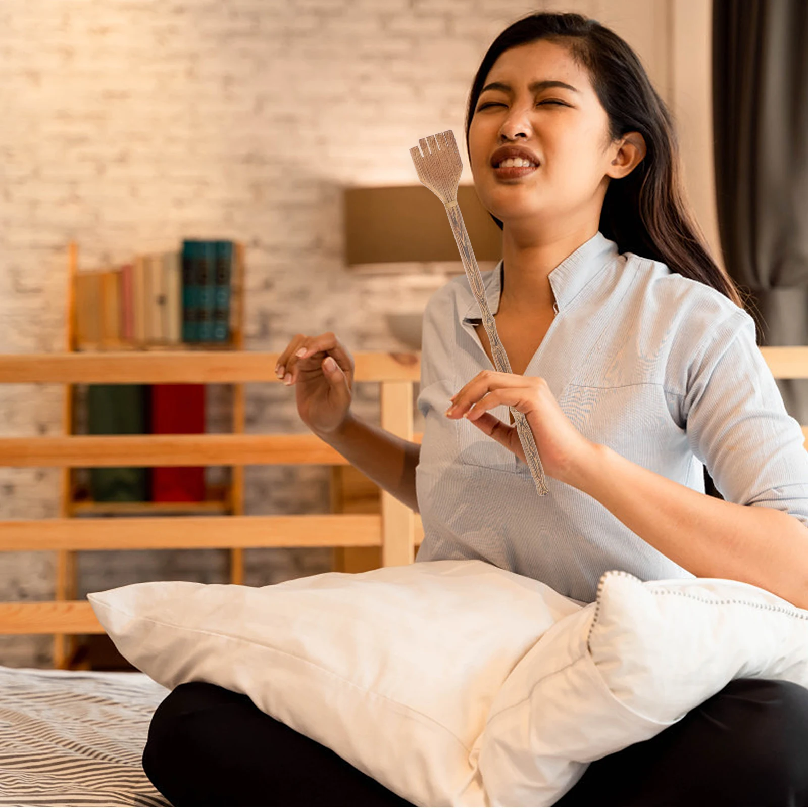 

Wooden Back Scratcher Extendable Durable Carved Handle Natural Grain Sturdy Back Itch Relief Tool Backscratcher