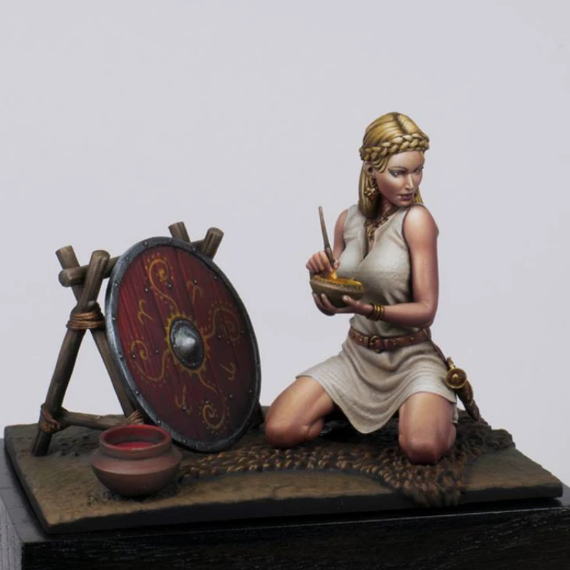 

1/24 Scale Resin Figure Ancient Beauty Painter Unassembled and Unpainted Model Kit