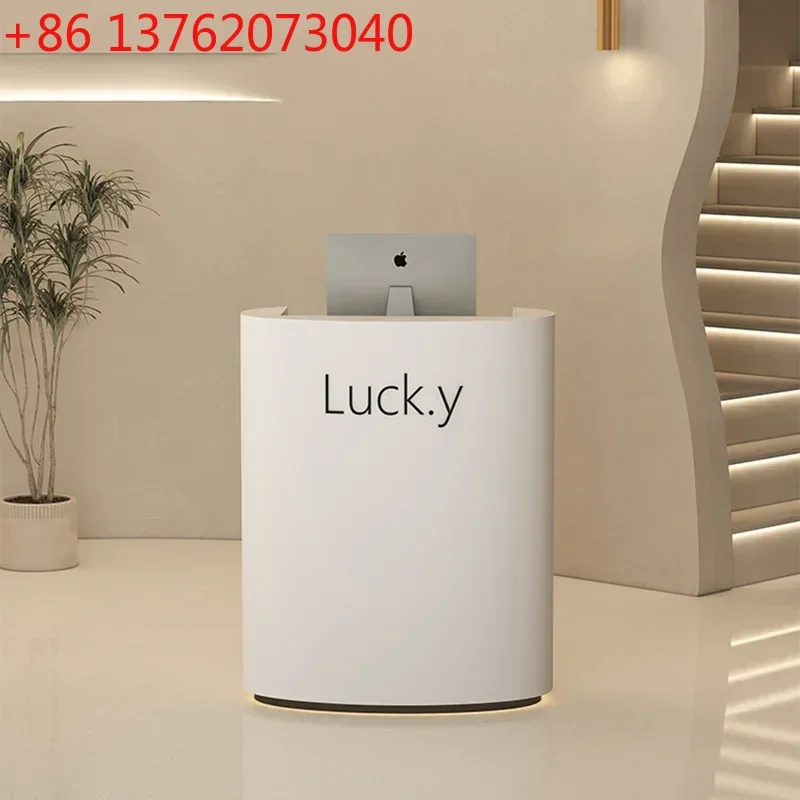 

Оригинальные скандинавские стойки ресепшн: Простота и элегантность для салонов красоты, магазинов одежды и офисов.