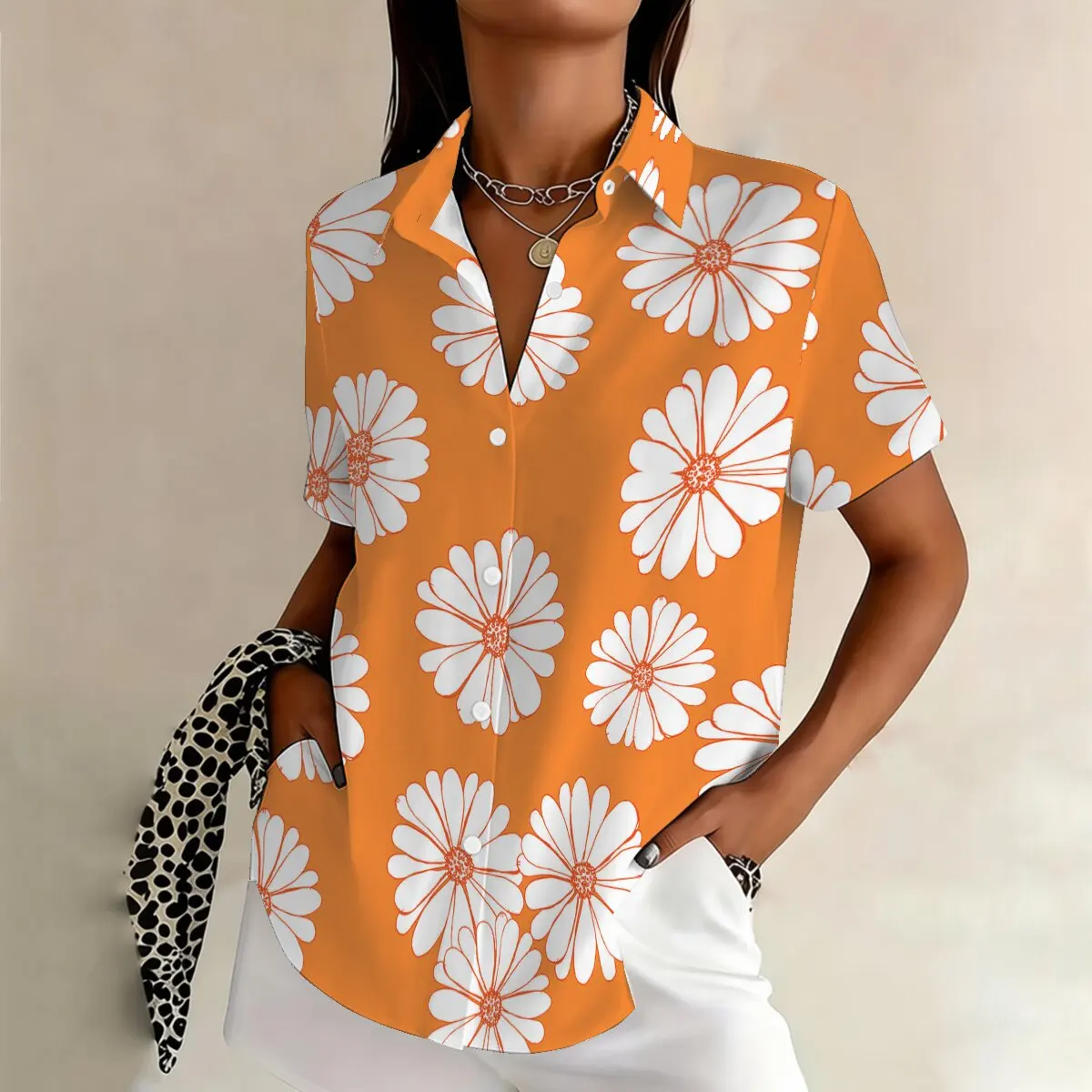 Plus-size daisy print short-sleeved shirt for women, loose fit, comfortable, versatile for commuting and going out