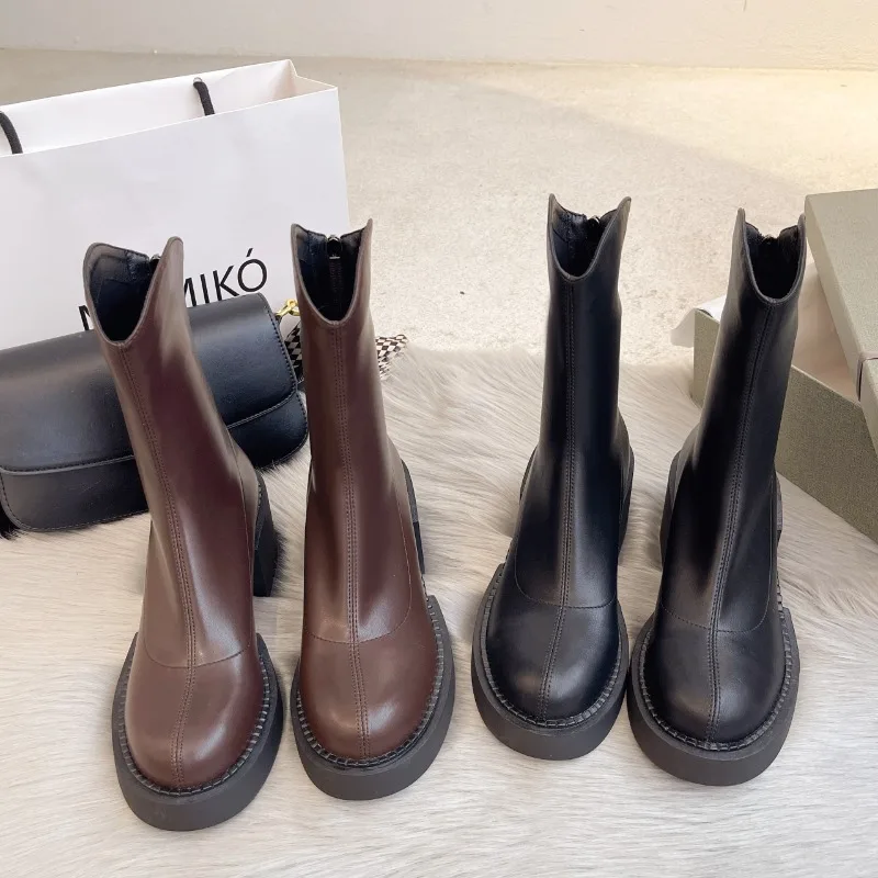 أحذية جلدية جديدة للربيع والخريف لعام 2025 بكعب عالي على شكل حرف V أحذية قصيرة بنعل سميك أحذية نسائية راقية #1