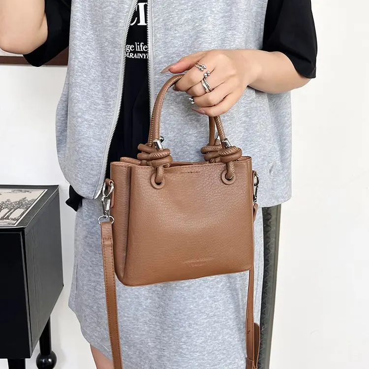 

Faionable Women's Handbag Buet Bag Crossbody oulder Bag Trendy Market Basket Design Small Tote Bag Summer 2025