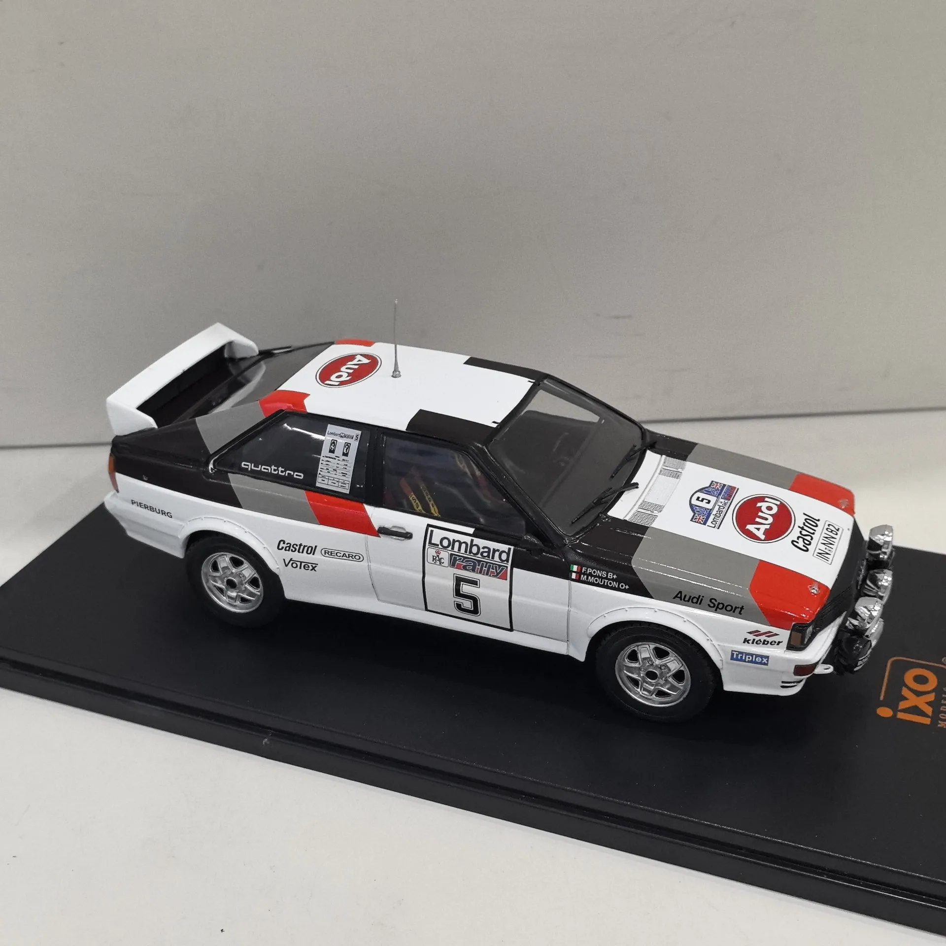 Model AUDI QUATTRO A1 od IXO, skala 1/24, wykonany metodą odlewu ciśnieniowego. # 5 1982 Audi Racing Alloy Car Model Collectible Toy Gift Souvenir Display Ornament - Model kolekcjonerski Audi Racing z 1982 roku, wykonany ze stopu, zabawka, prezent, pamiątka, ozdoba do ekspozycji