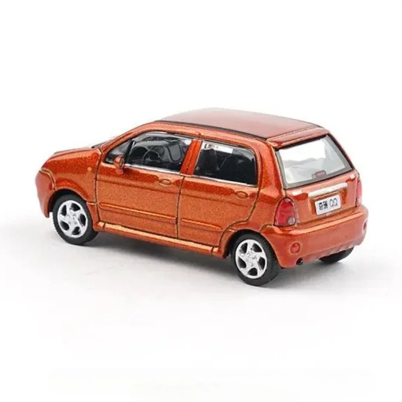 

XCARTOYS 1/64 Scale Alloy Model of Chery QQ for Boys Metal Small Scale Nostalgic Car Toy and Collectible Ornament