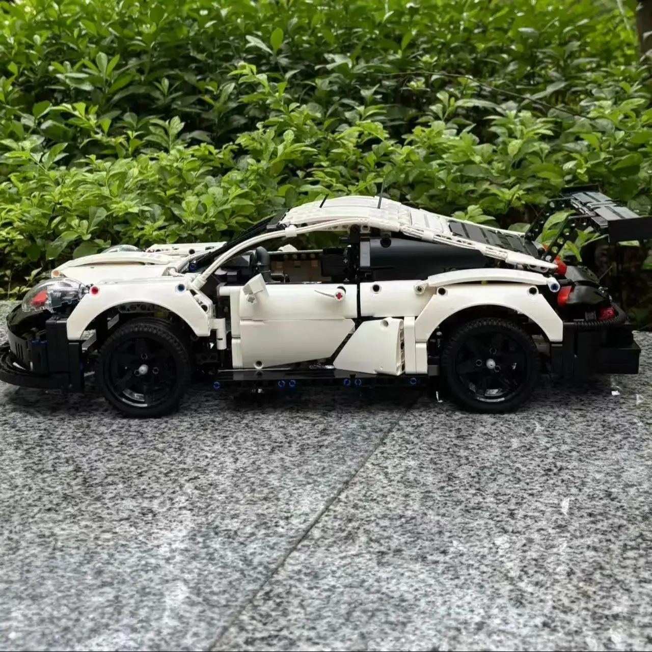 New 1580 pcs 1:10 Cool Racing Model, 42096 Car MOC Toy Gift for Boys and Children, DIY Stress Relief Building Blocks Gift.