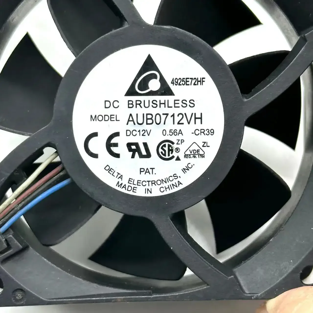 

Охлаждающий вентилятор для сервера Delta Electronics AUB0712VH CR39, 12 В постоянного тока, 0,56 А, 4-проводной