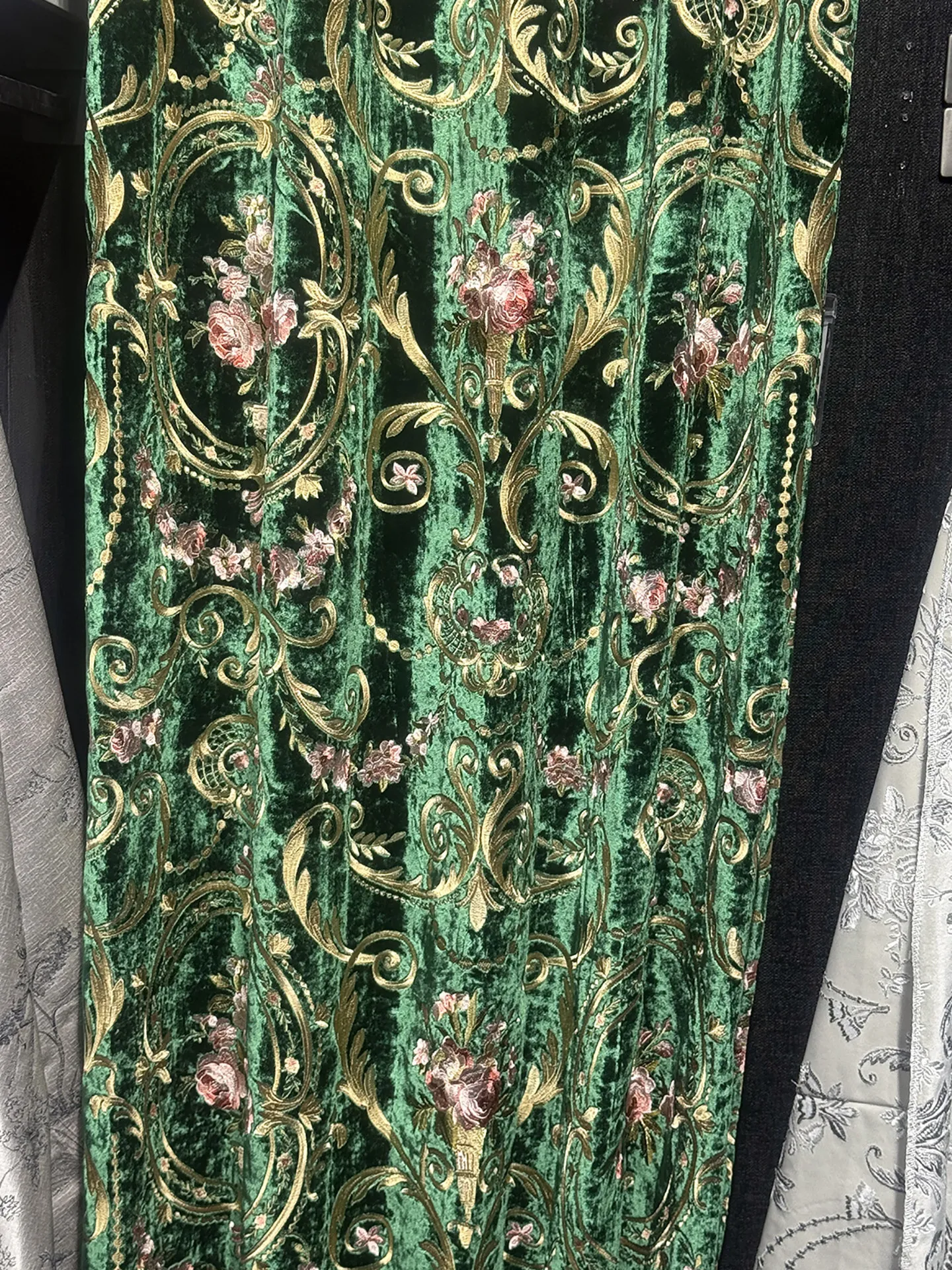 Retro Green Velvet Embroidery Thickened Curtains for Living Room Bedroom French Window Partition Curtain Villa Customization