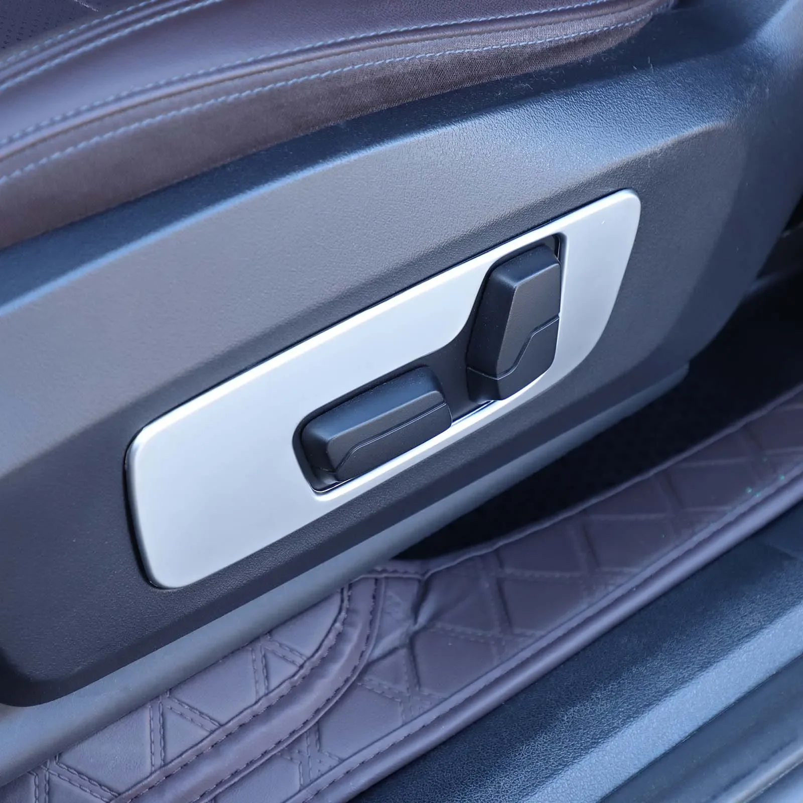 

ABS Carbon Fiber Car Seat Adjust Button Panel Frame Cover Trim Interior Car Accessories For BMW X1 U11 2023-2025
