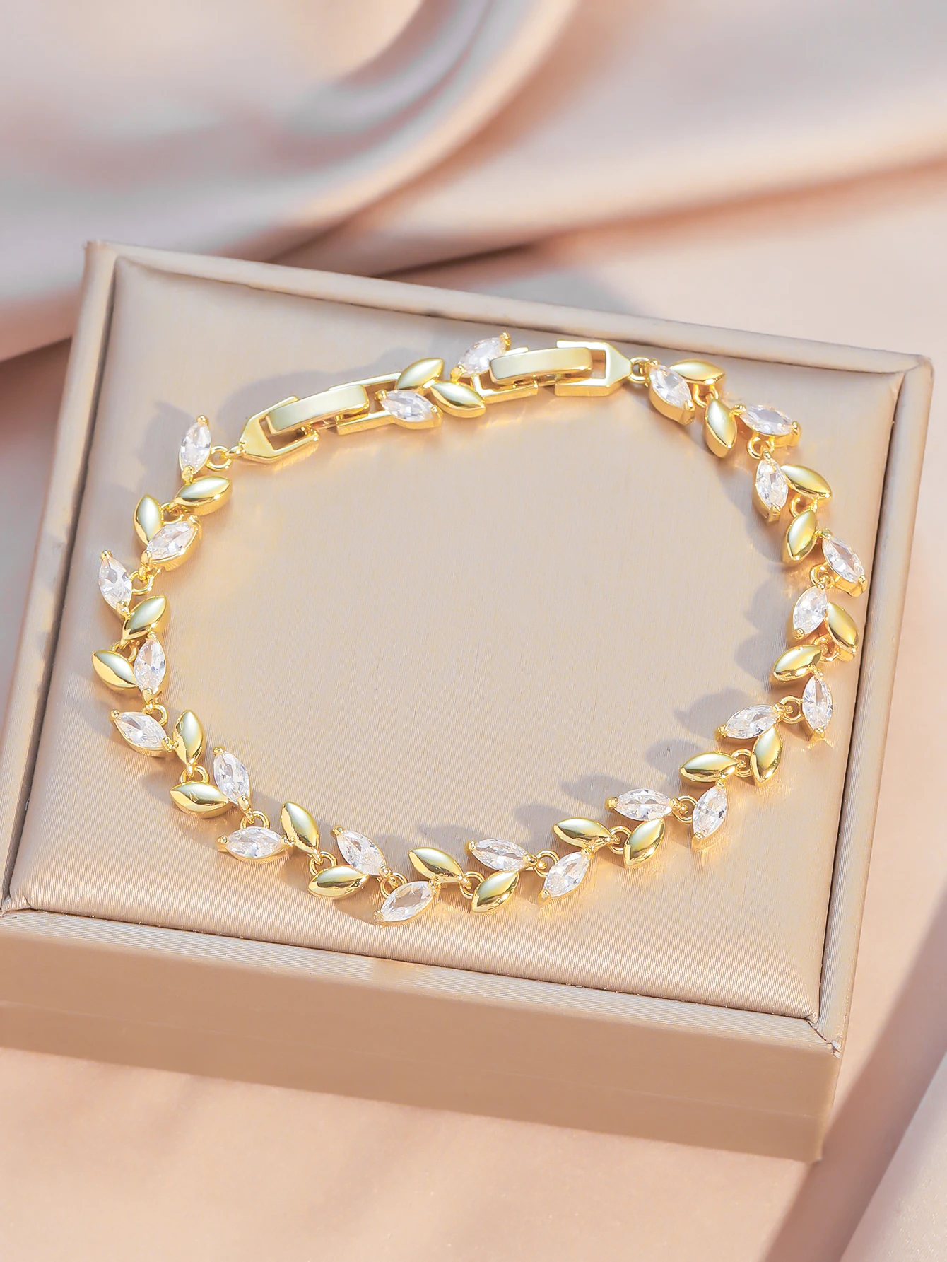 Emmaya 1 Piece Fashion Gold Color Leaf Bracelets for Women Shinny Marquise Cut Cubic Zirconia Bridal Wedding Party Jewelry Gifts