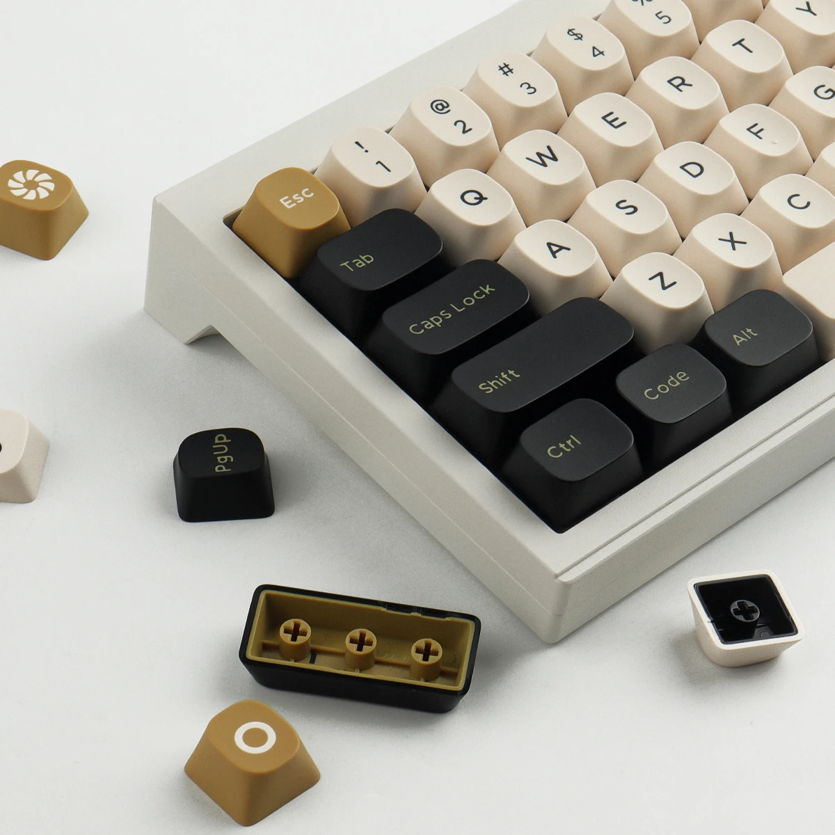 

PBT Black, white and gold Keycaps YMK Profile 171 Key DYE-Sublimation for Mechanical Keyboard Keycaps