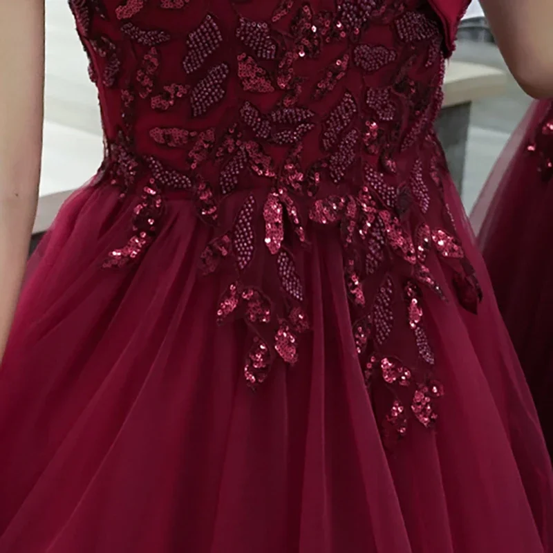 それは Yiiya カスタマイズされたイブニングドレスワインレッドビーズハイネック半袖 A ラインフロアレングスプラスサイズの女性フォーマルパーティードレス