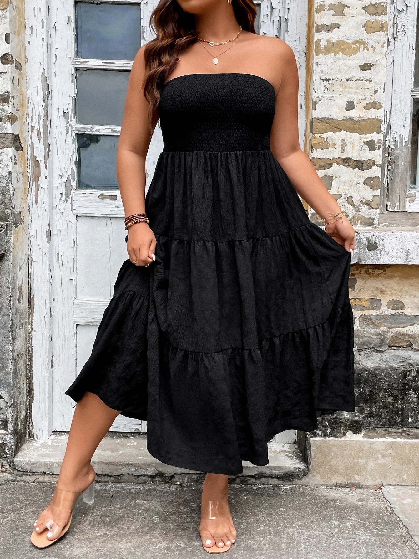 Vestido de Verano Boho Negro sin Tirantes con Volantes en el Bajo