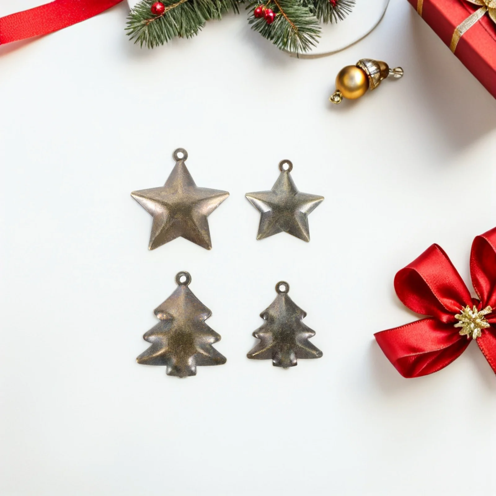 

20Pcs Vintage Bronze Star Cutout Bells Mini Metal Jingle Bells for Christmas Tree Holiday Craft Decor Vintage Hanging Bell