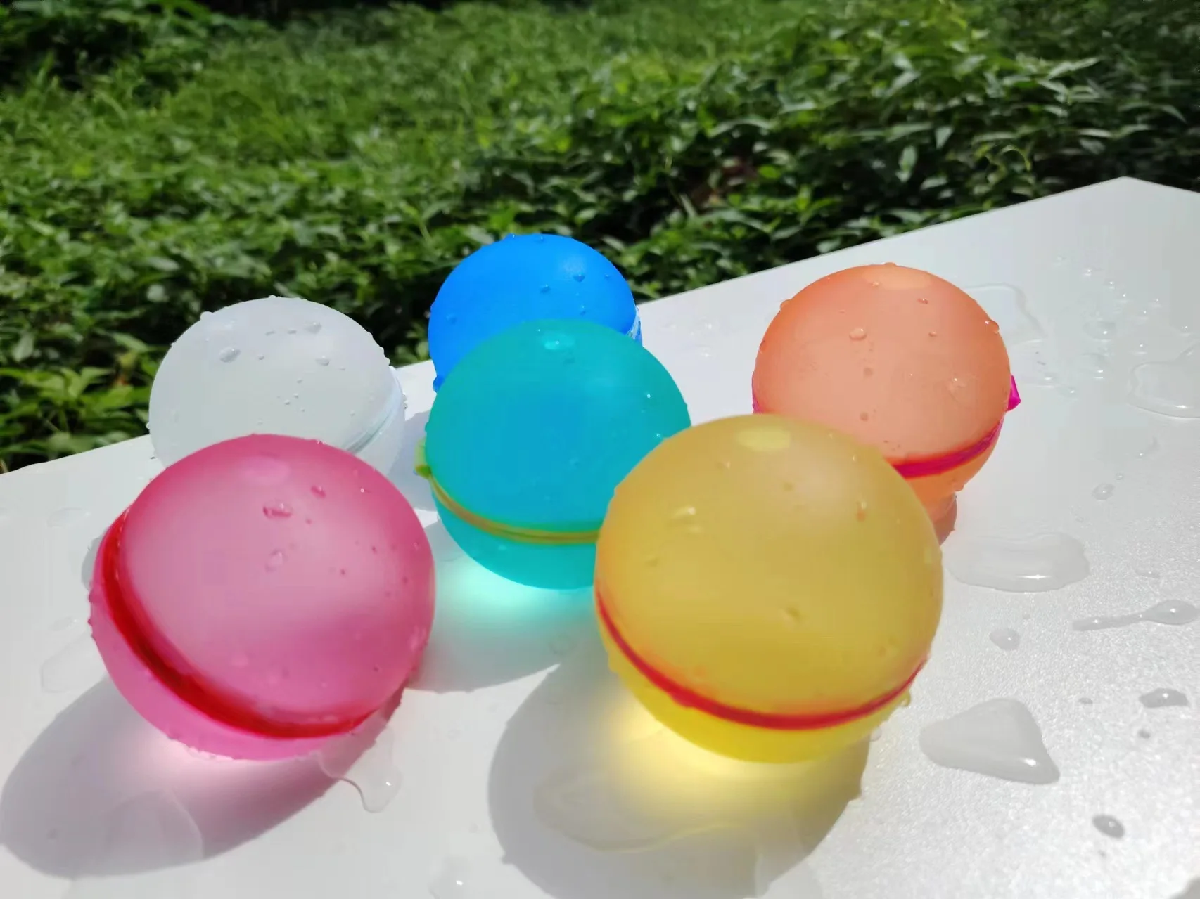 Hot Selling Reusable Silicone Adhesive Explosive Ball Magnetic Water Absorbing Ball Water Fight Water Ball Magnetic Water