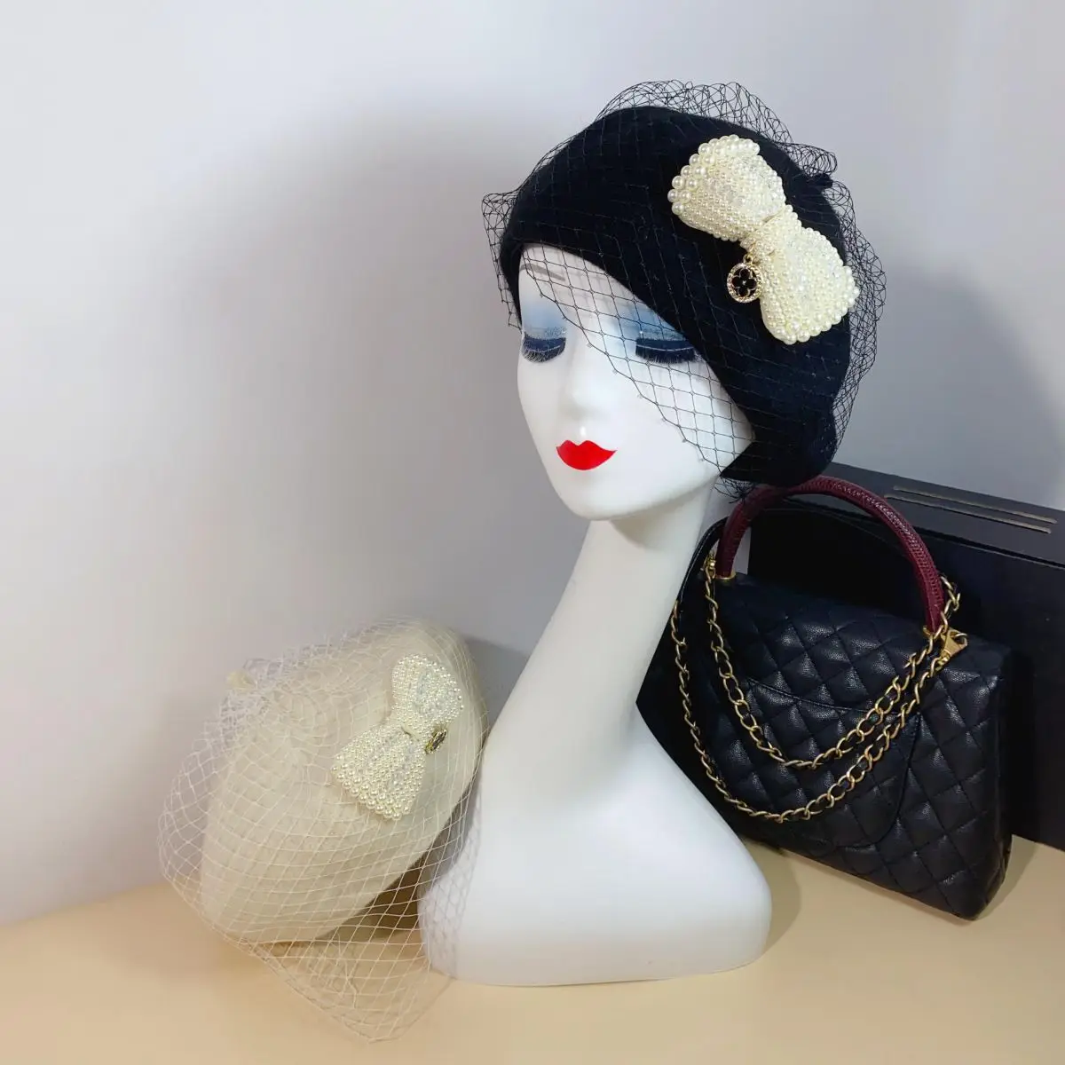 Autumn and winter warm wool elegant temperament painter hat French small fragrance retro mesh pearl bow party beret women