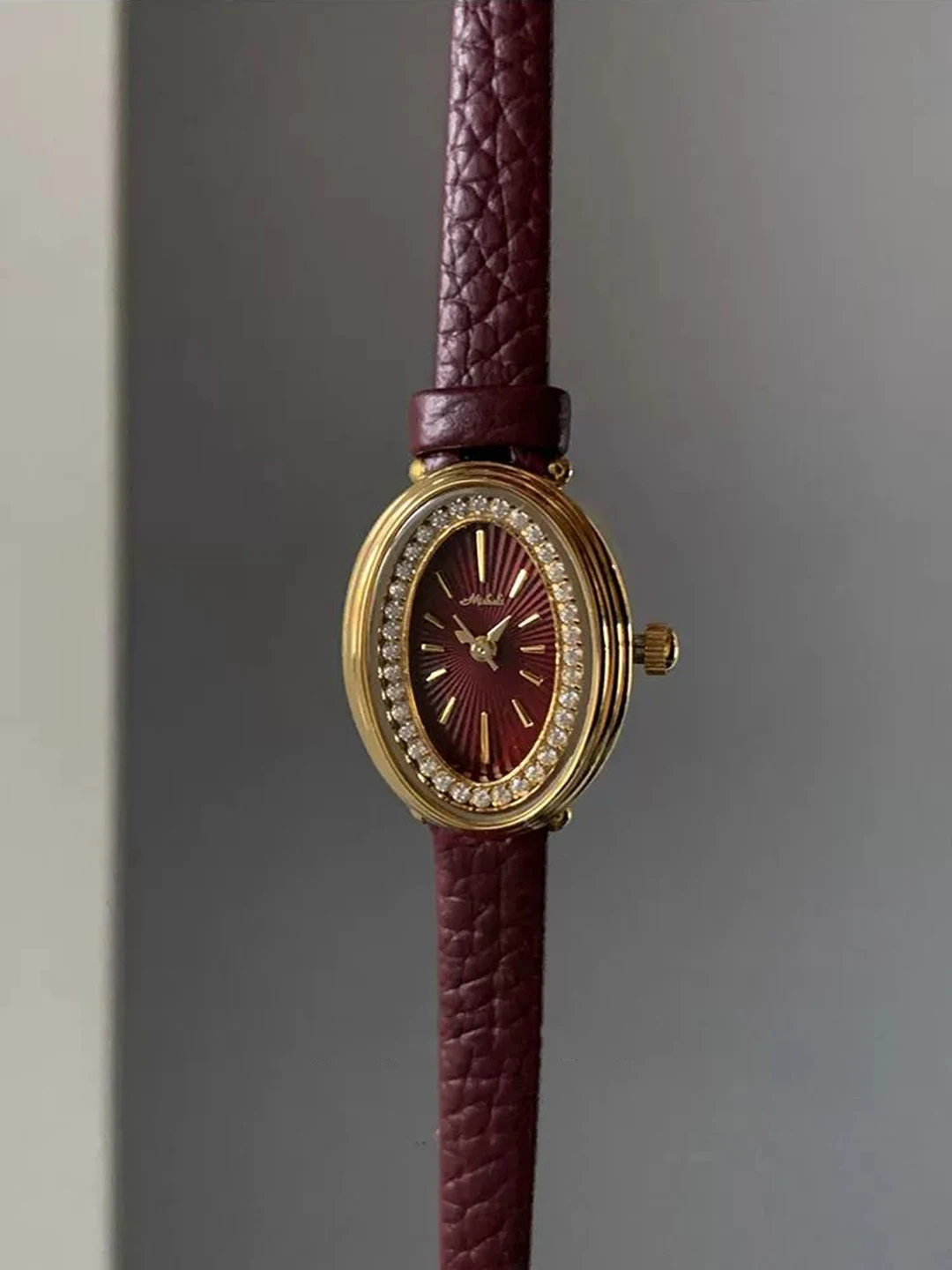 Women Quartz Watch Luxury Oval Shaped Diamond Reloj Vintage Red Clock Ladies Orologio Gold Dial Black Leather Strap Wristwatch