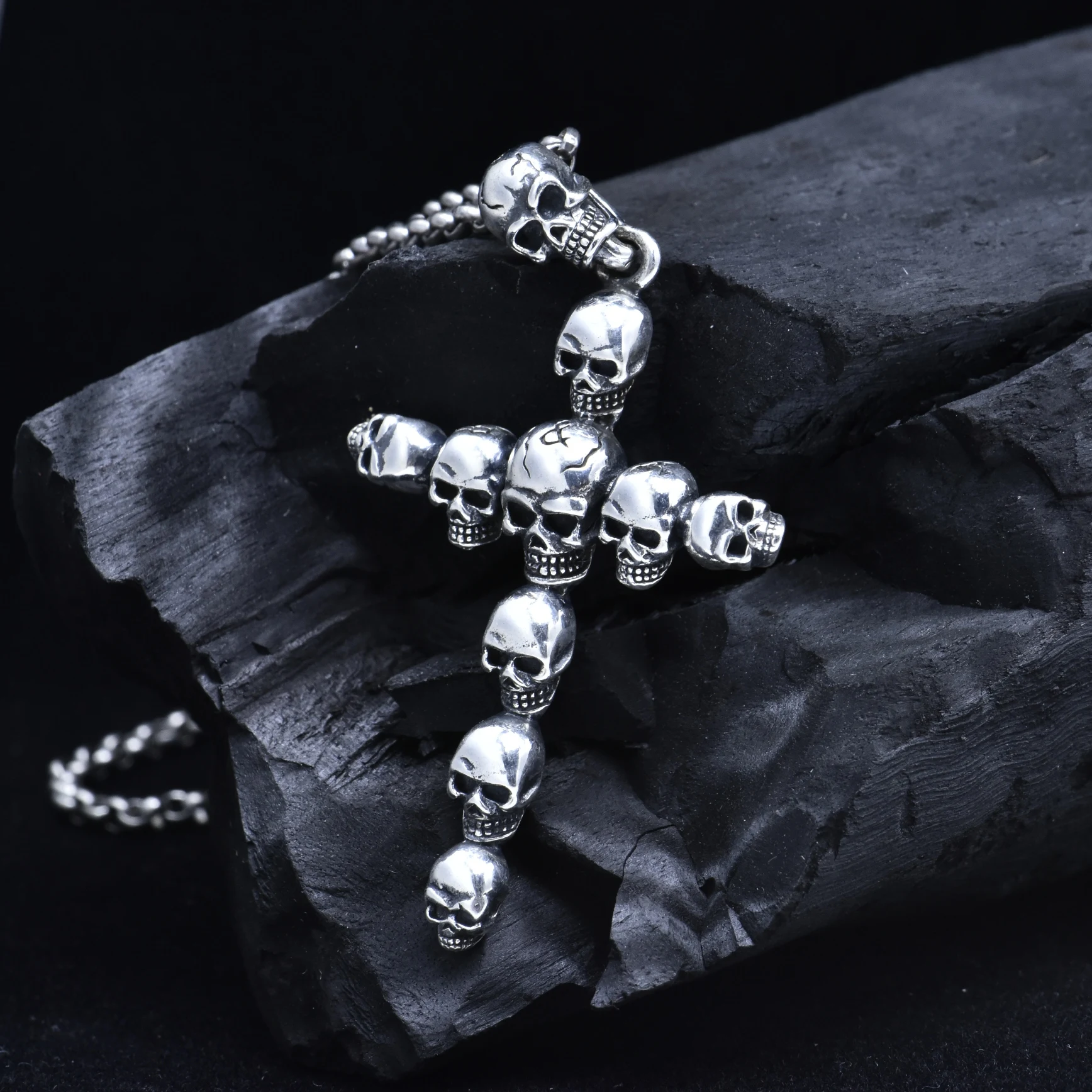 

Wholesale Sterling Silver 925 pendant personality Thai silver retro punk hipster cross skull male pendant silver accessories