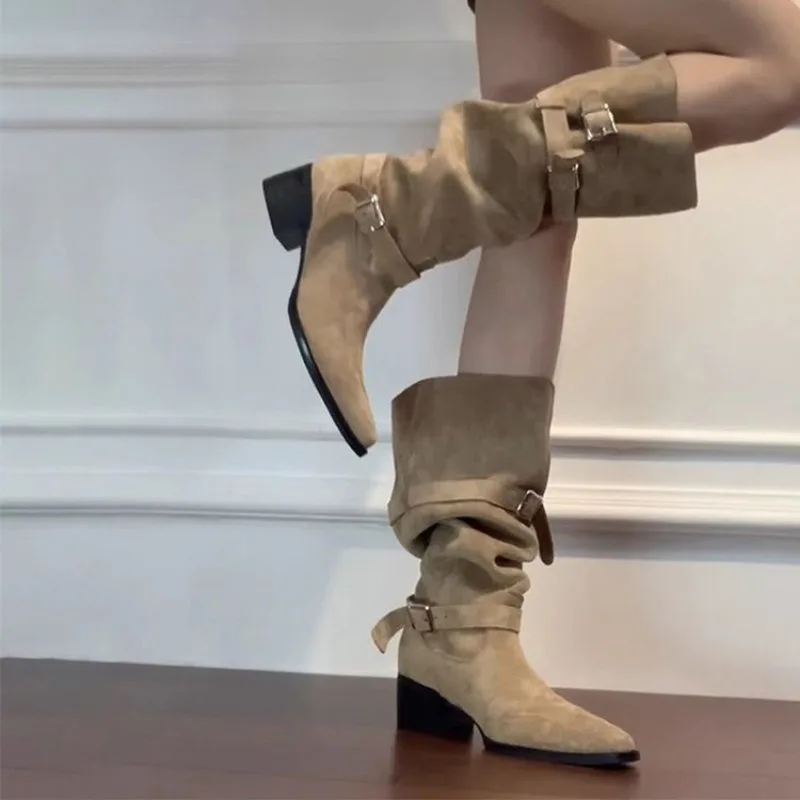 Neue Damen Kamel-Wildleder Slouch-Stiefeletten mit Spitzer Zehenpartie, Blockabsatz und Schnallenriemen im Vintage-Stil für Herbst und Winter – Detail 6