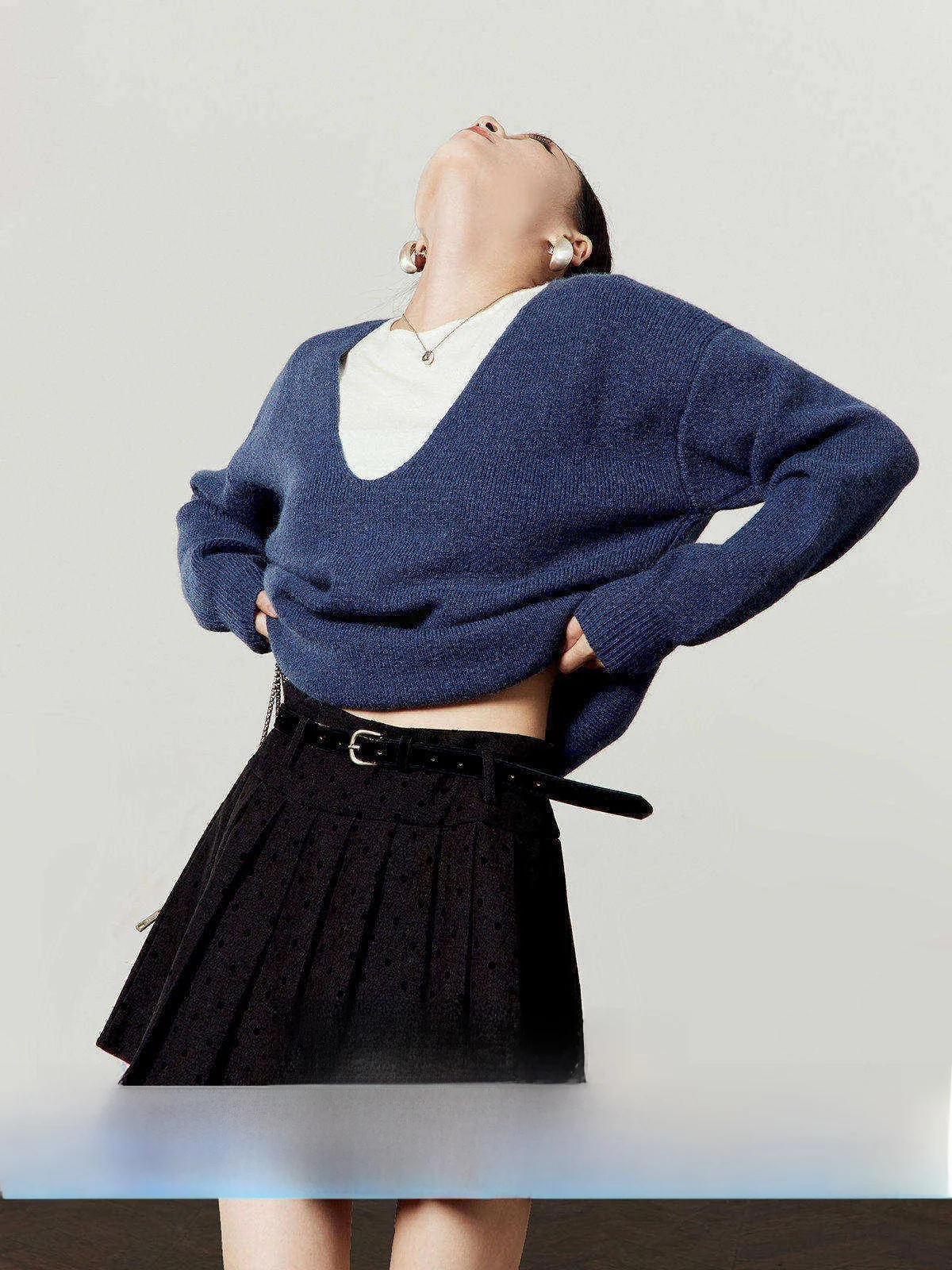 

Blue Knitted Sweater Women's V-ne Design Versatile High-quali Fake Two-pieced Knitwear Spring 2026 New Arrival by Zhou Li Wu