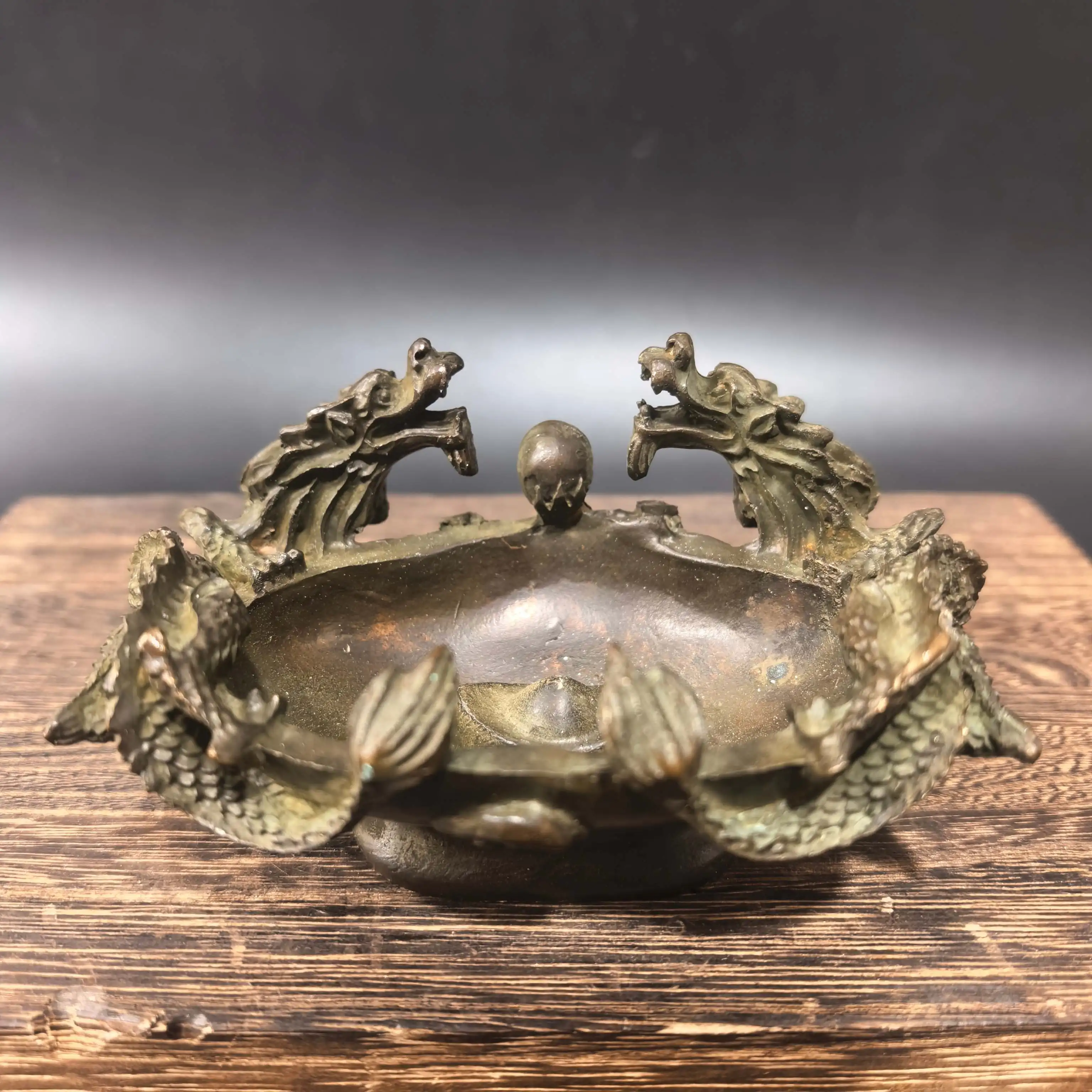 China Bronze Sculpture Old Brass Animal Double Dragon Pen Wash Ashtray Sculpture Statue