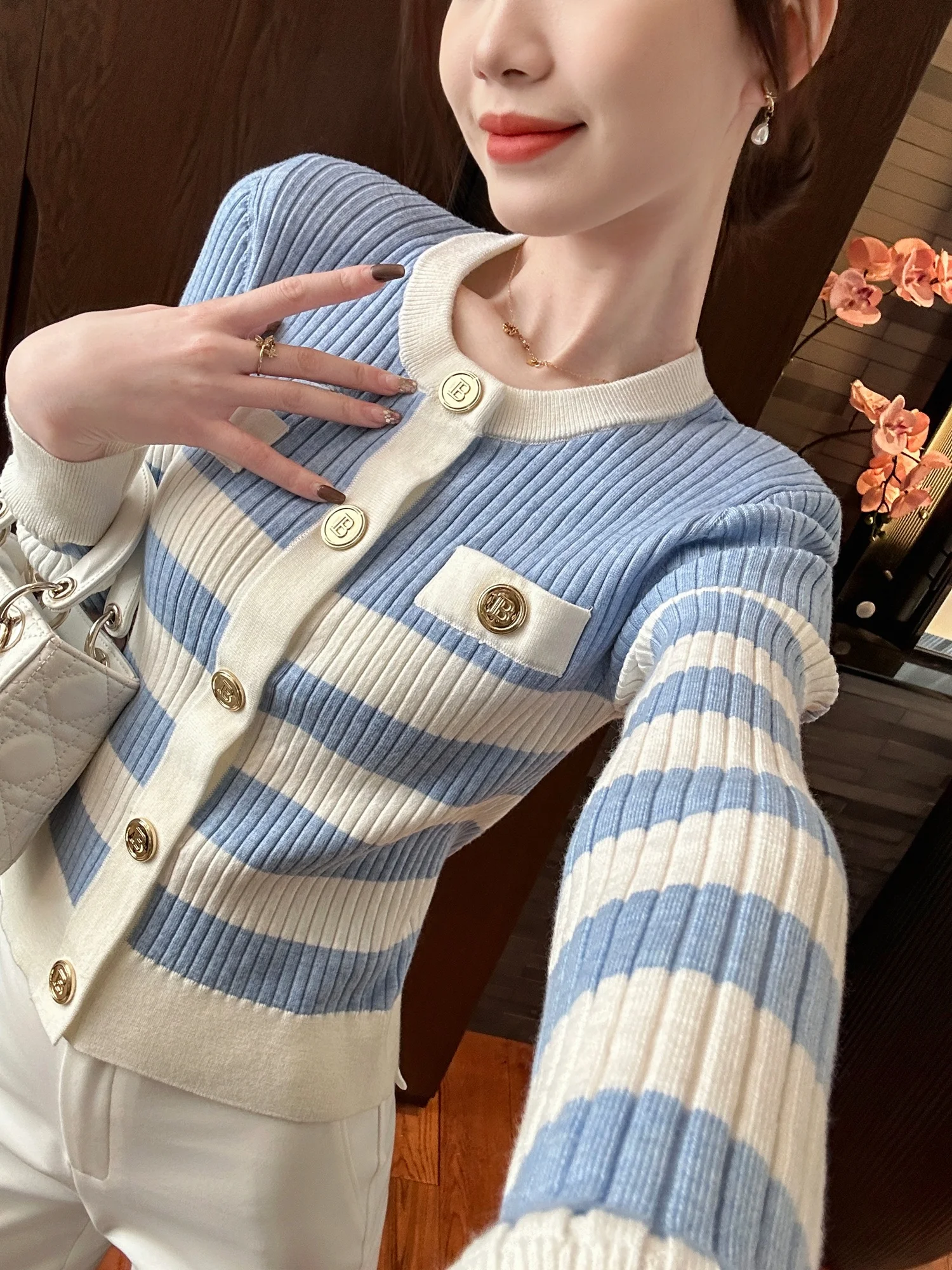 

Double-Color Stripe Pattern Knitted Sweater Soft Long Sve round Ne Elastic Waist Design Regular Fit Striped Contrast Col...