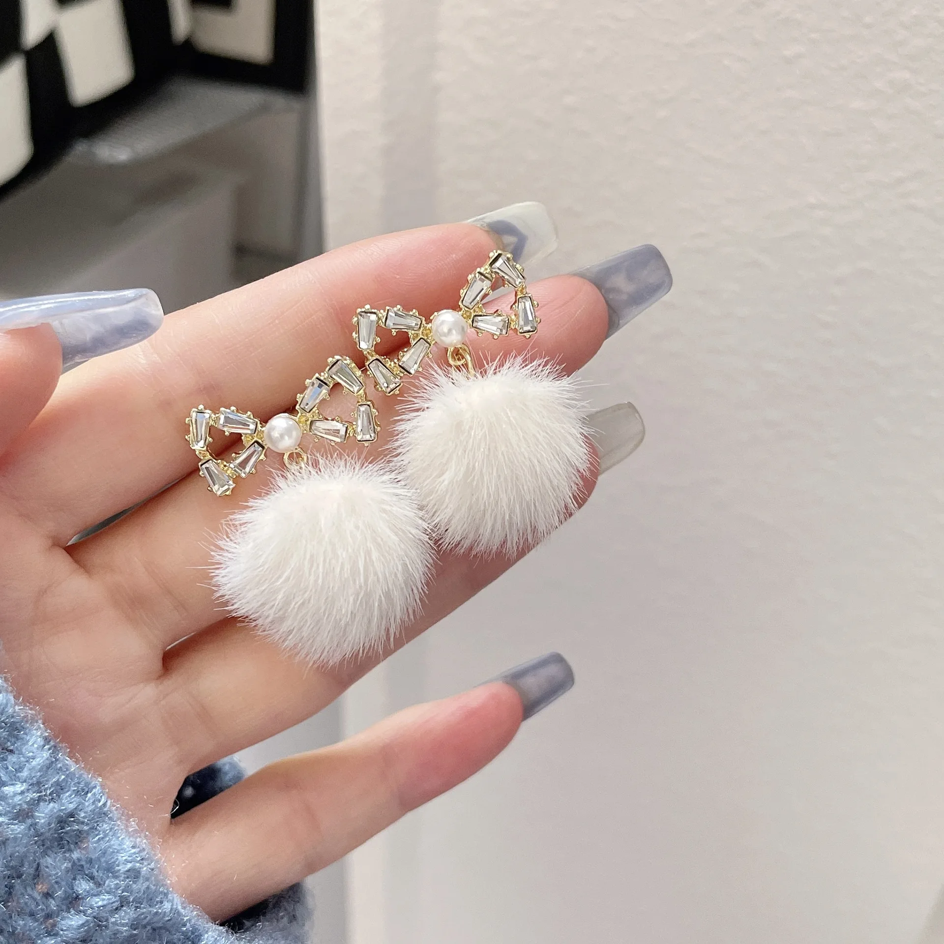 1Pair Fashion Cute Soft Fur Ball Pompom Bowknot Drop Earrings for Women Girls Rhinestone Zircon Pink Earrings Jewelry Party Gift