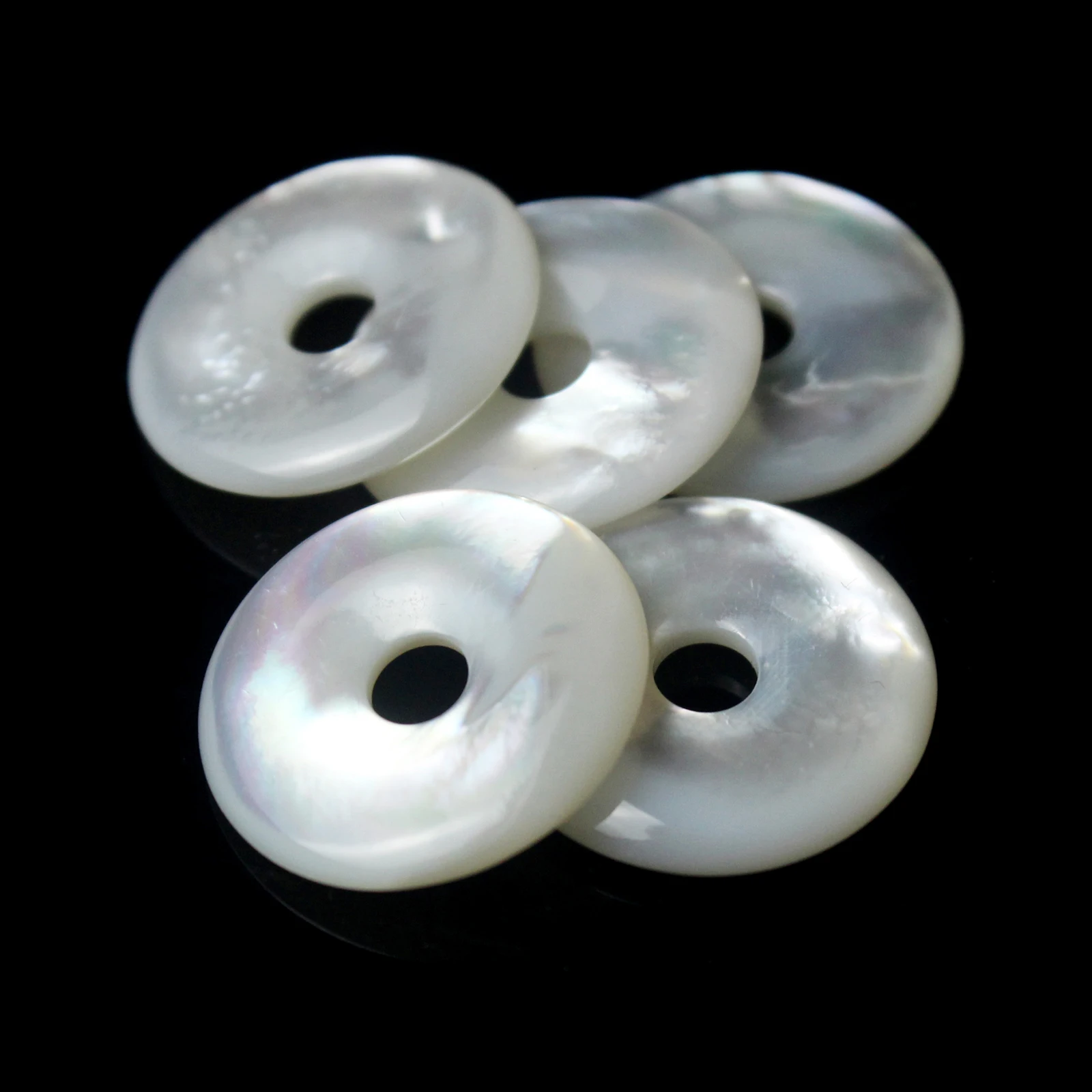 1 Piece Natural seawater Round White Shell Mother of Pearl Shell Ring Pendant for Jewelry Making DIY Necklace Earring