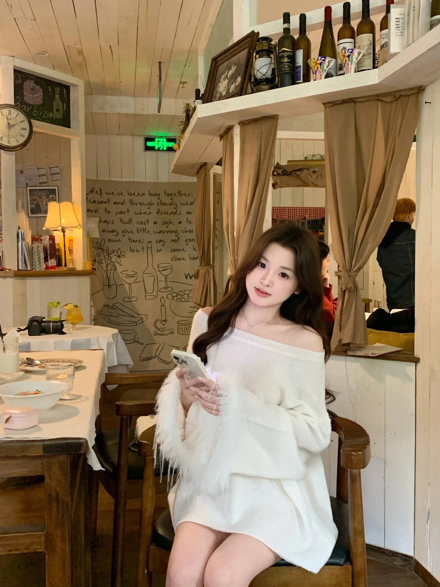 

Белый вязаный свитер на одно плечо Banana White, свободный повседневный топ для женщин на весну-осень, с открытым плечом, в стиле Sweet Sle, свободного кроя