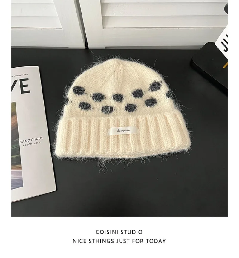 Koreanische Polka-Dot-Strickmütze für Damen, Herbst und Winter, dick und warm, modisch und vielseitig, mit Ohrenschutz, Ski-Beanie-Mütze. – Detail 8