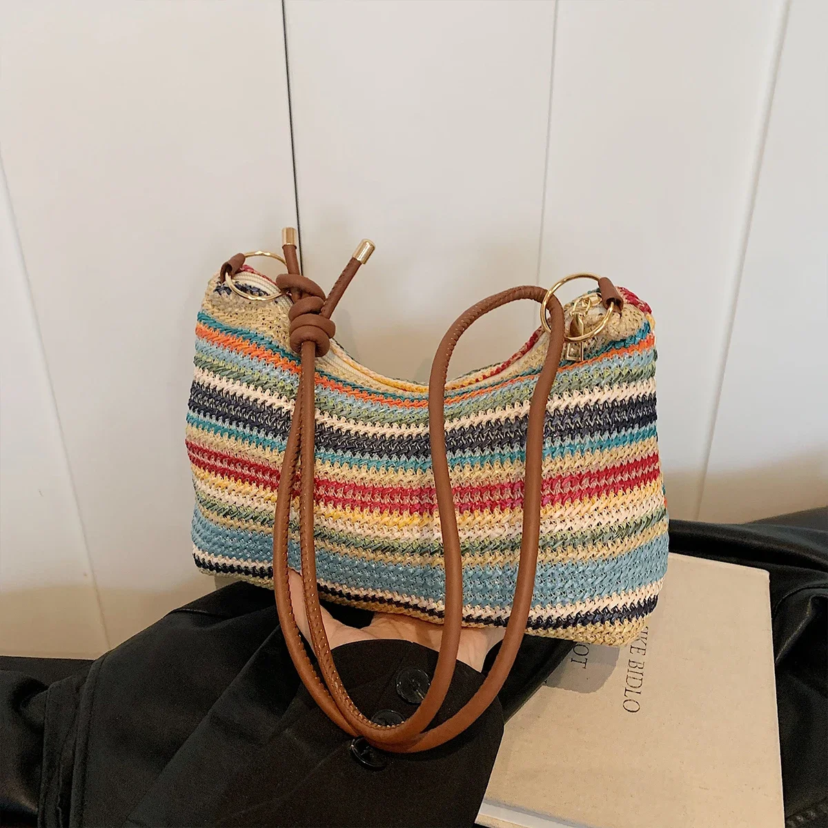 

Lightweight Woven Straw handbag Women's Striped Large Capacity With Detachable Coin Purse Zip Closure Perfect Beach Vacation