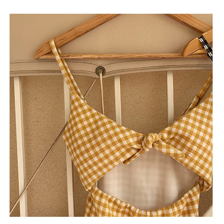 Traje de baño de una pieza adelgazante con recorte triangular, estilo coreano INS, nuevo traje de baño de primavera caliente dulce con Control de barriga modesto a cuadros fresco y bonito