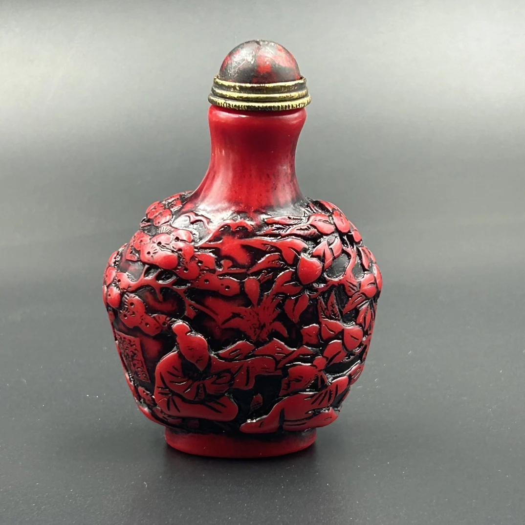 

The Exquisitely Crafted Imitation Red Coral Snuff Bottle With a Beautiful Appearance is Worth Collecting and Decorating