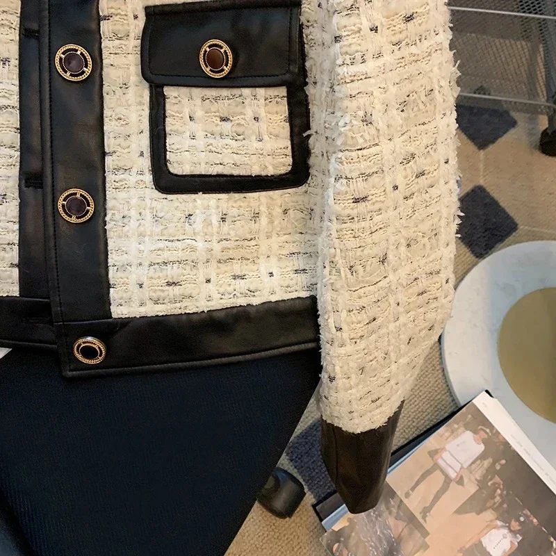 เสื้อแจ็คเก็ตทวีดวินเทจผู้หญิงหรูหรา PU หนังเย็บปะติดปะต่อกันเสื้อฤดูหนาวเกาหลีแขนยาวหนาออกแบบสั้นเสื้อแจ๊กเก็ต