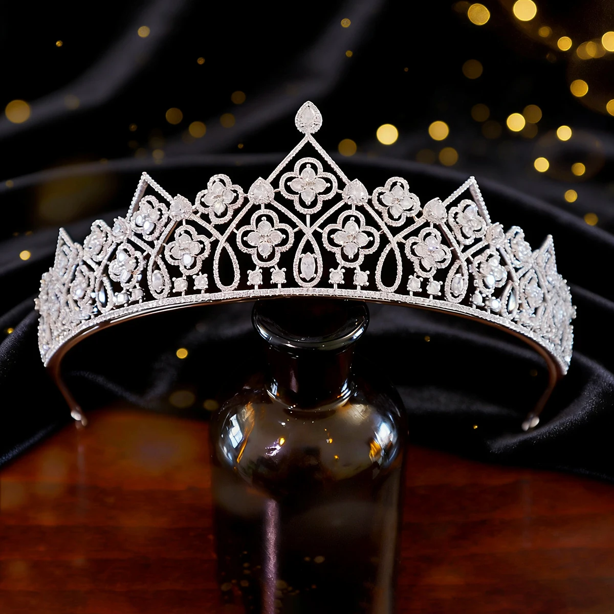 

Роскошная свадебная корона принцессы с цирконами, высококачественная, в форме четырехлистника, аксессуар для волос королевы, для дня рождения, вечернего платья