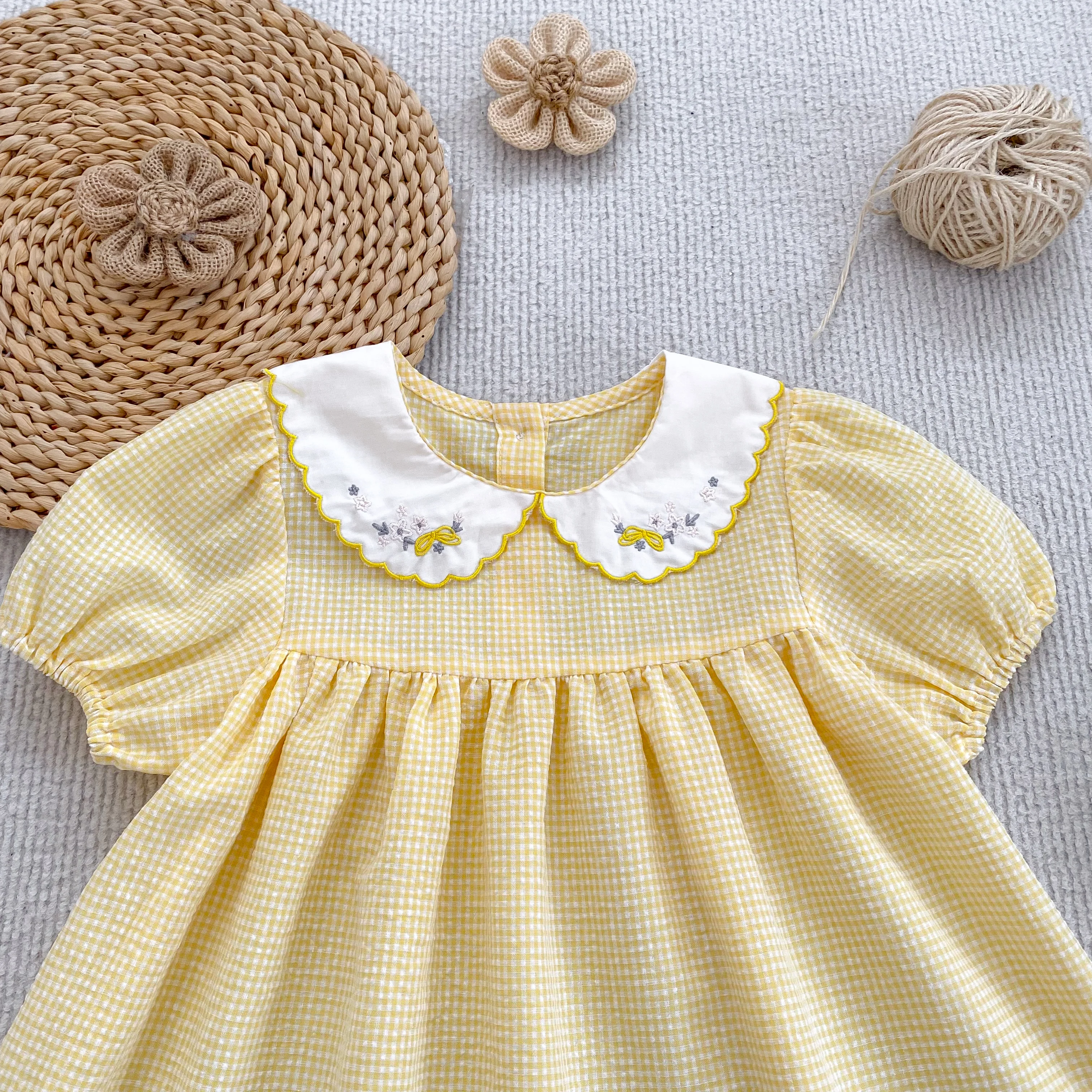 2026 Sommer 2-6 Jahre Kinder Karo-Süßes Partykleid 0-24 Monate Baby Mädchen Stickerei Kragen Kurzarm Body Gelbes Schwesterkleid – Detail 21
