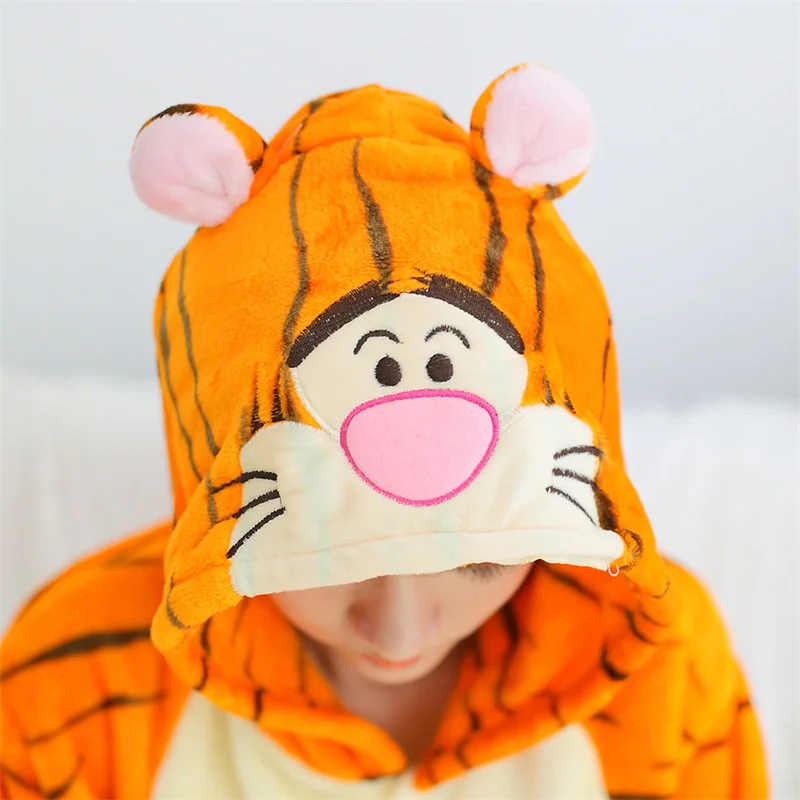 Cartoon Tier Stram pler Kigurumi Tiger Nachtwäsche Kapuze Thermo Flanell Nachtwäsche stilvolle süße Overall Paar Lounge wear